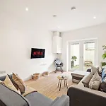 Exquisite Scandi Gem Of - Sleeps 6