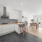 Exquisite Scandi Gem Of - Sleeps 6 * Bristol