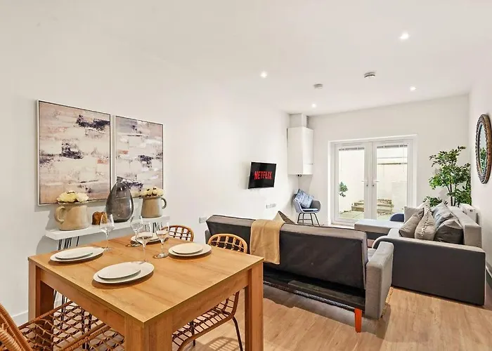 Exquisite Scandi Gem Of - Sleeps 6 * Bristol