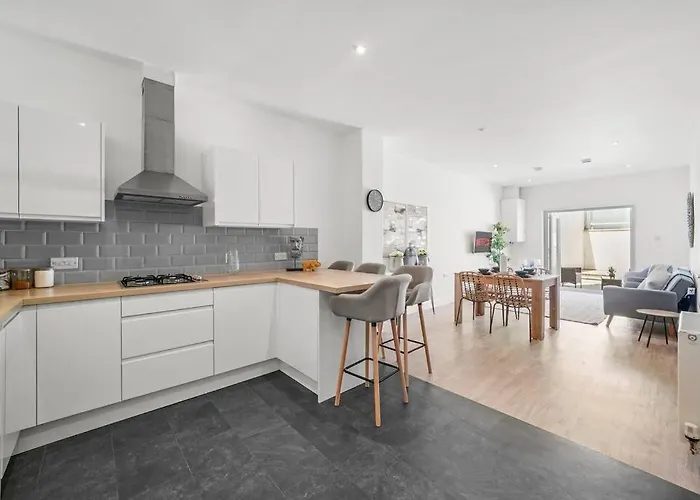 Exquisite Scandi Gem Of - Sleeps 6 * Bristol